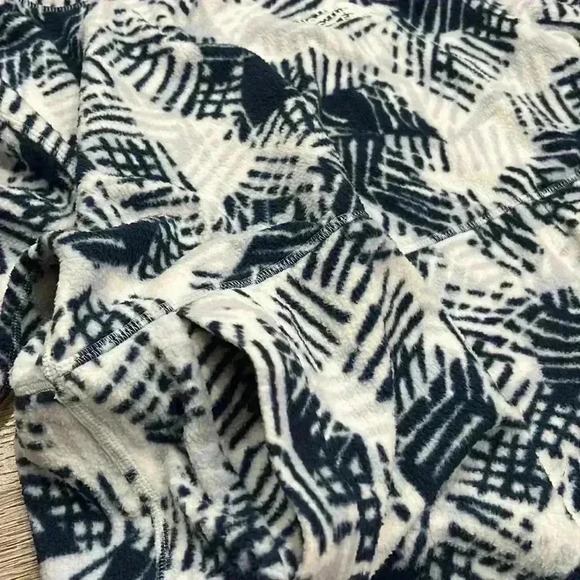 The North Face Women’s Fleece Hoodie, Small - Picture 7 of 15